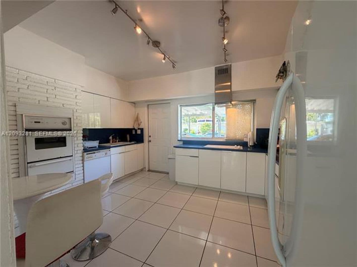 North Miami Beach House: 19091 NE 20th Ct # 19091