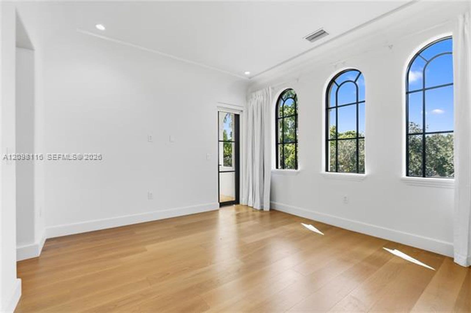 Coral Gables Condo: 555 Santander Ave cu-V4