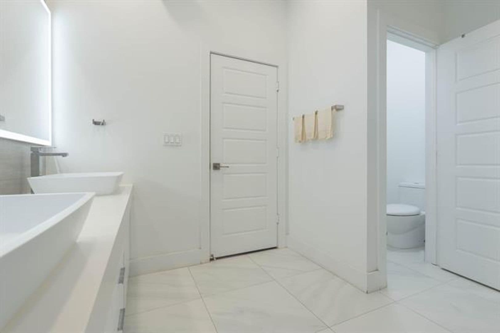 Miami House: 875 NE 193rd Ter # 875