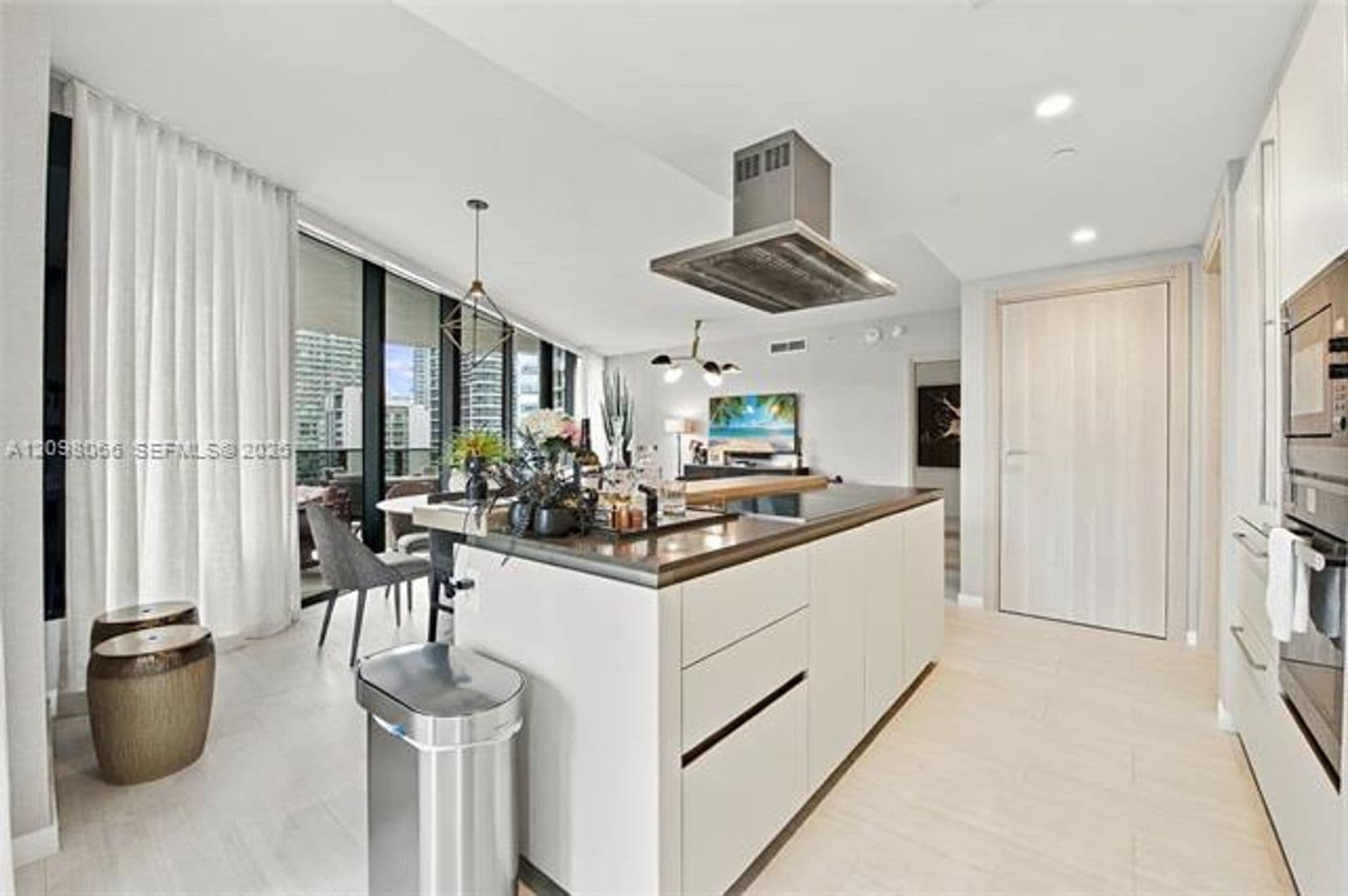 Miami Condo: 1000 Brickell Plz cu-3401