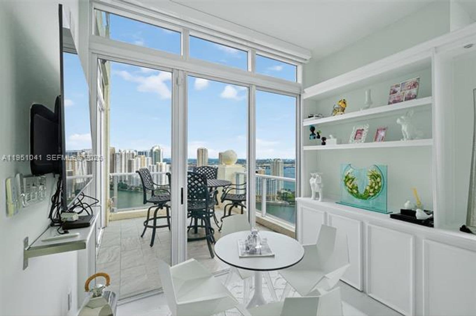 Miami Condo: 1155 Brickell Bay Dr cu-PH210