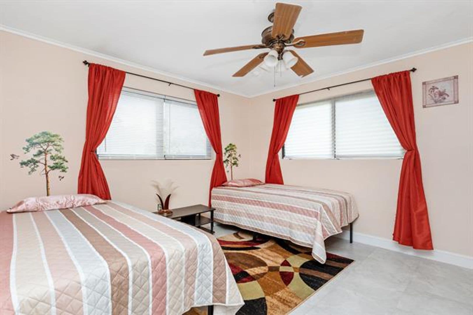 Miami House: 475 NE 113th St # 475