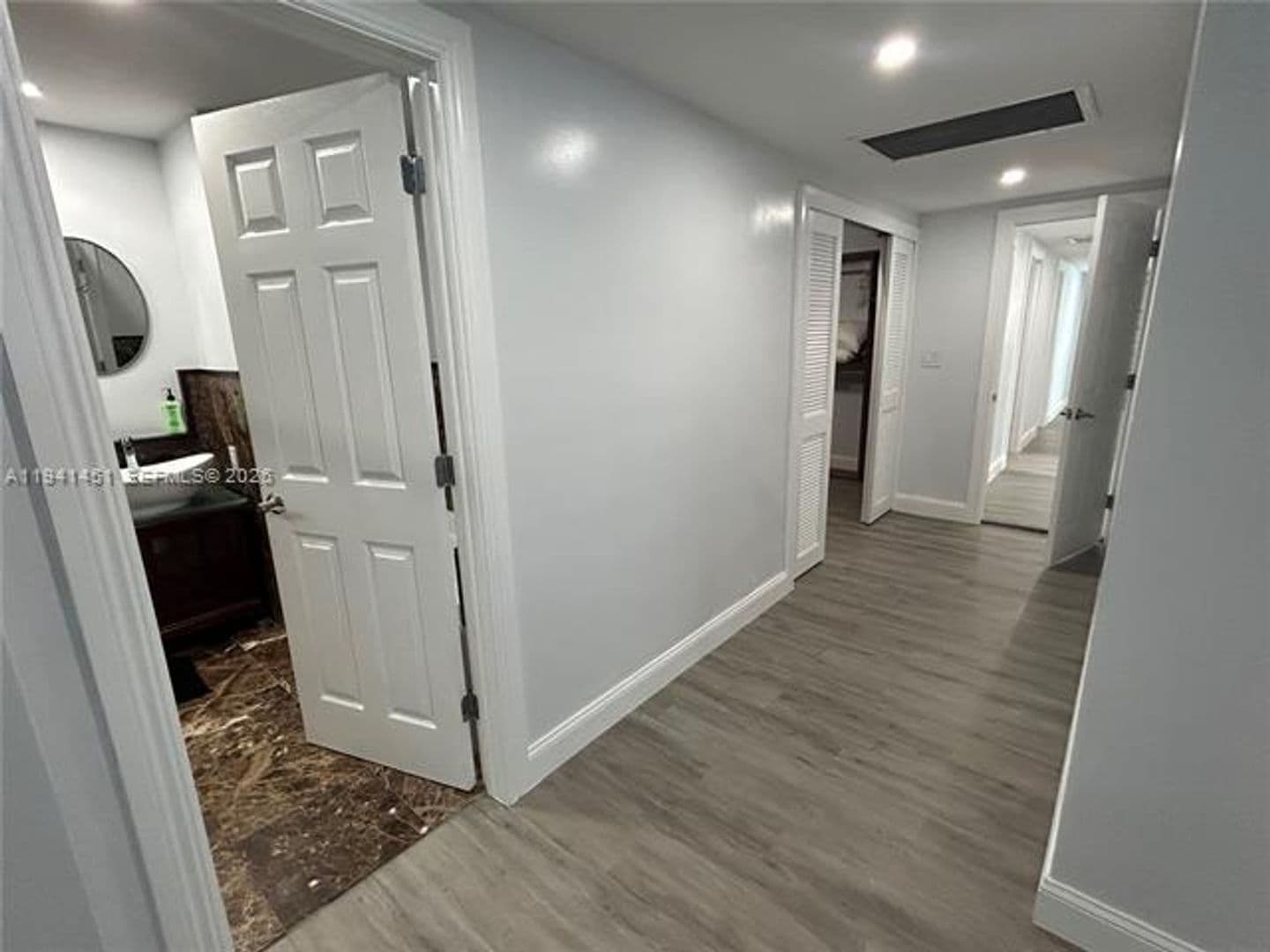 Hollywood Condo: 4001 S Ocean Dr cu-PH11