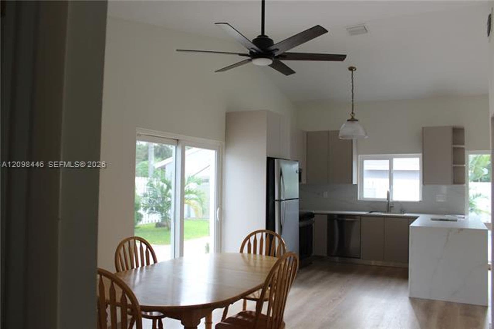 Davie House: 681 Pine Ridge Ter # 0