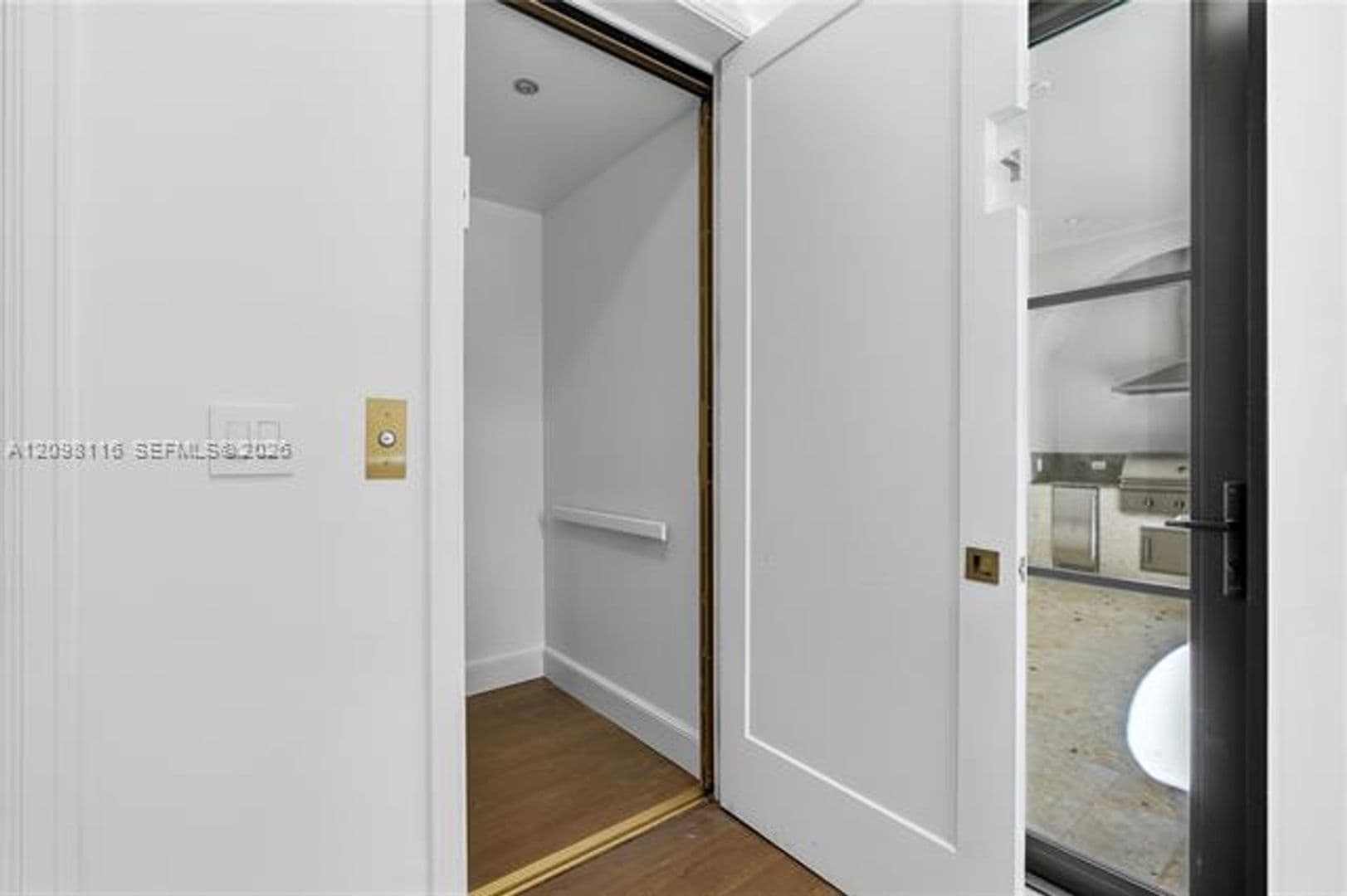 Coral Gables Condo: 555 Santander Ave cu-V4