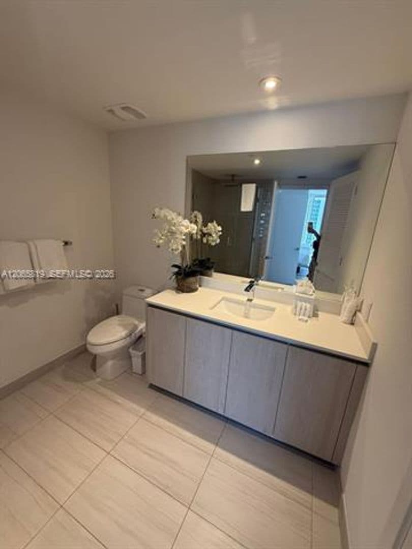 Hollywood Condo: 4010 S Ocean Dr cu-T3507