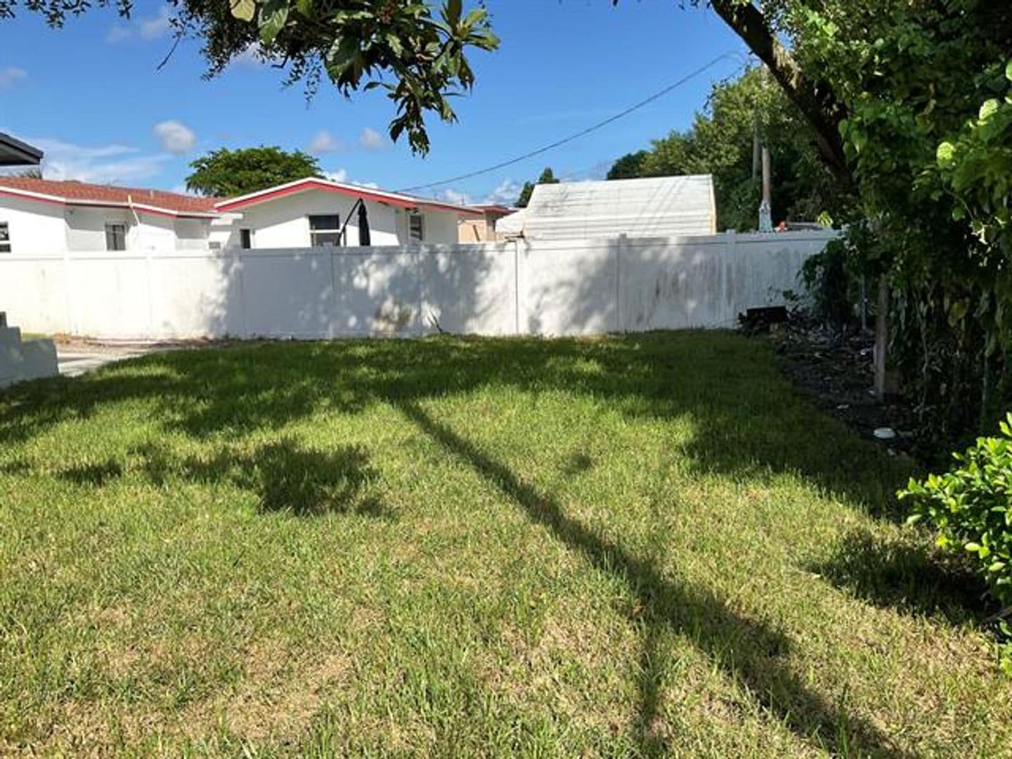 Hollywood House: 5540 Mayo St # 5540