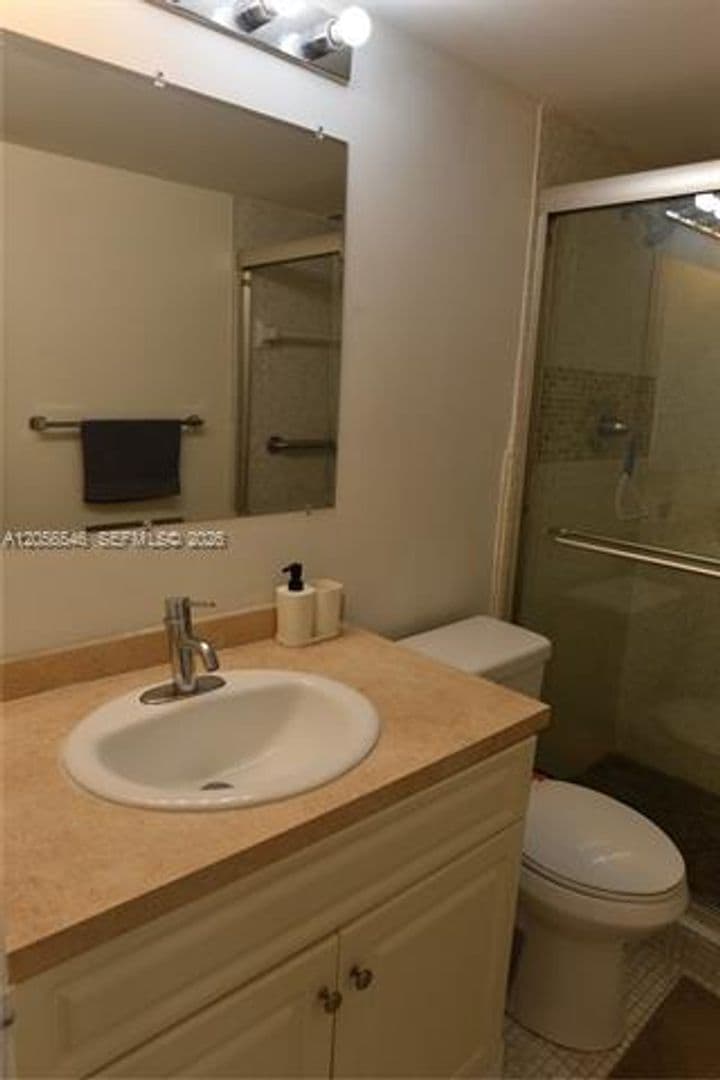 Miami Beach House: 5555 Collins Ave cu-8K