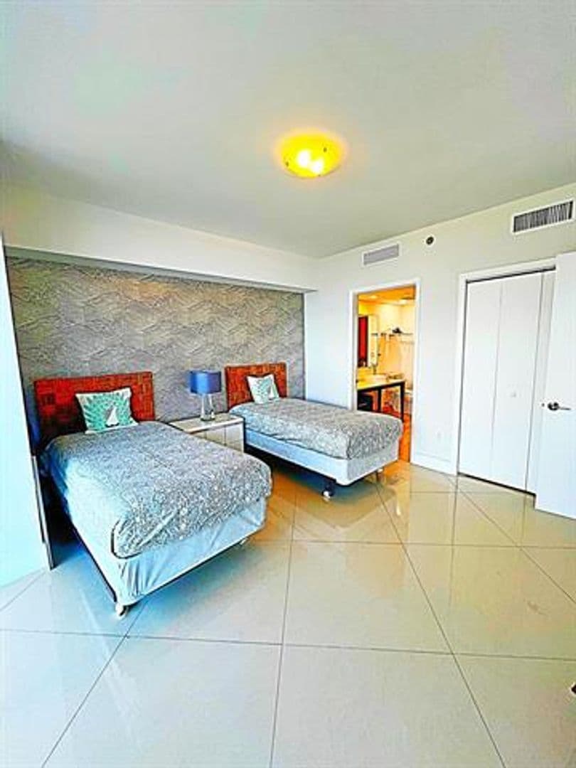 Miami Condo: 495 Brickell Ave cu-1605
