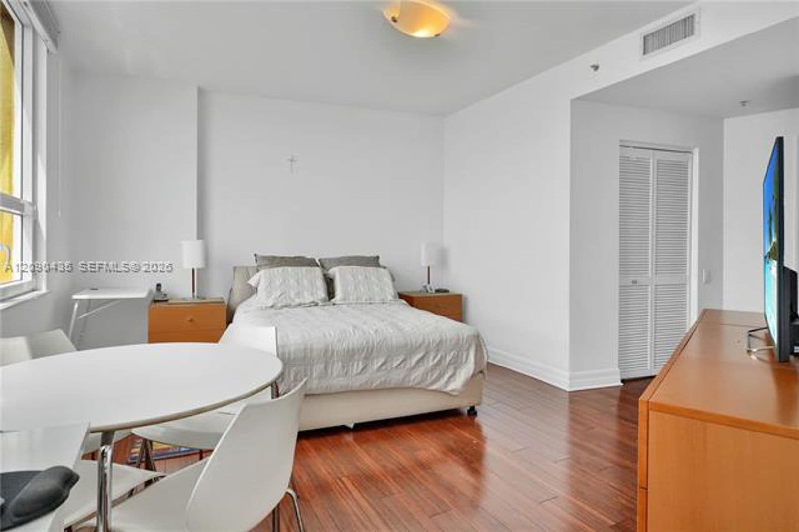 Miami Condo: 808 Brickell Key Dr cu-2506