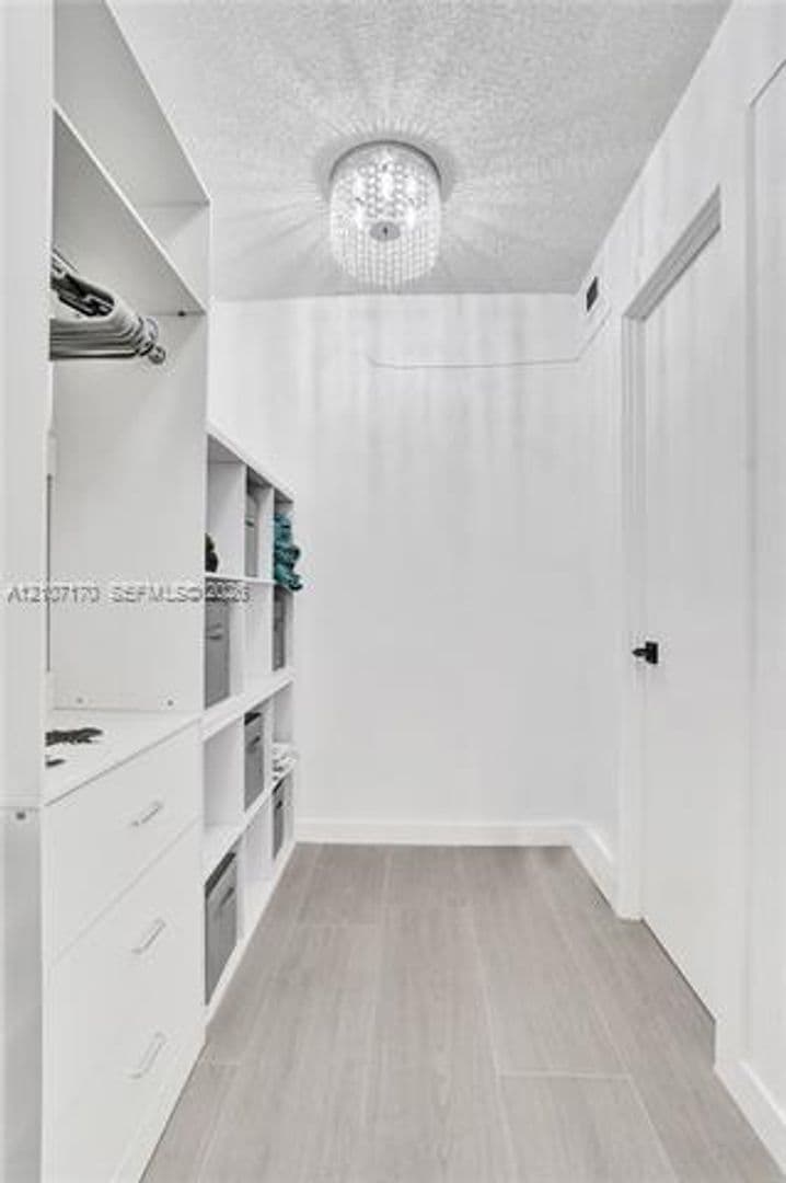 Hollywood Condo: 1201 S Ocean Dr cu-908S