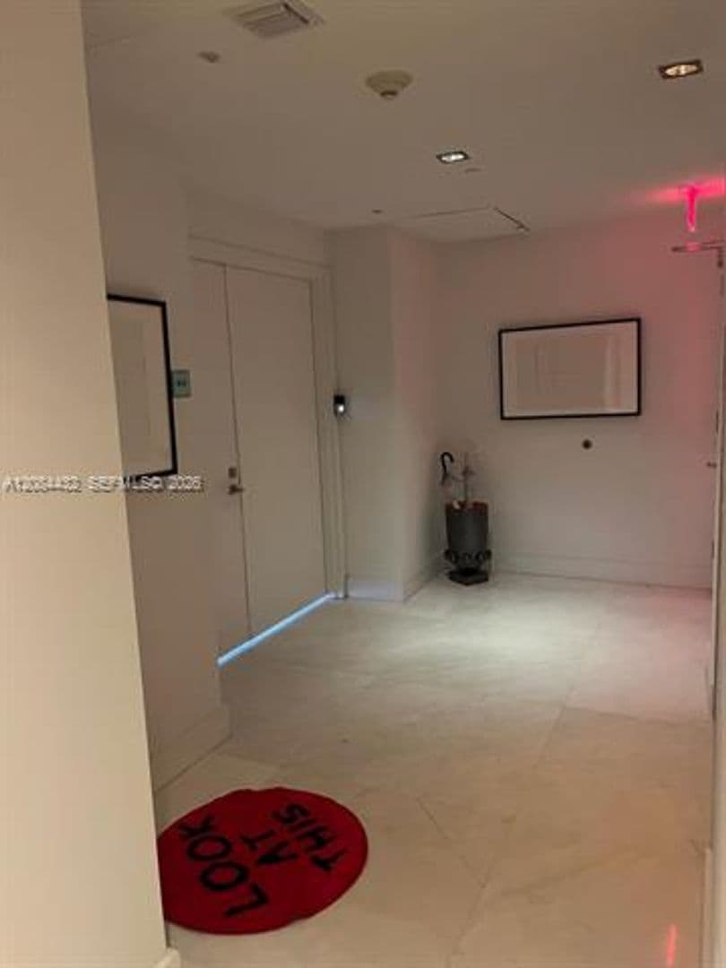 Miami Beach Condo: 1 Collins Ave cu-602