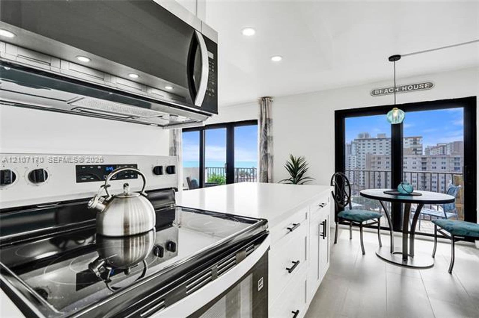 Hollywood Condo: 1201 S Ocean Dr cu-908S