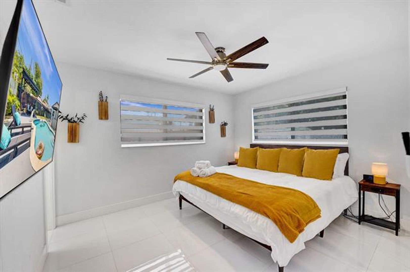 Hollywood House: 6740 Custer St # 6740