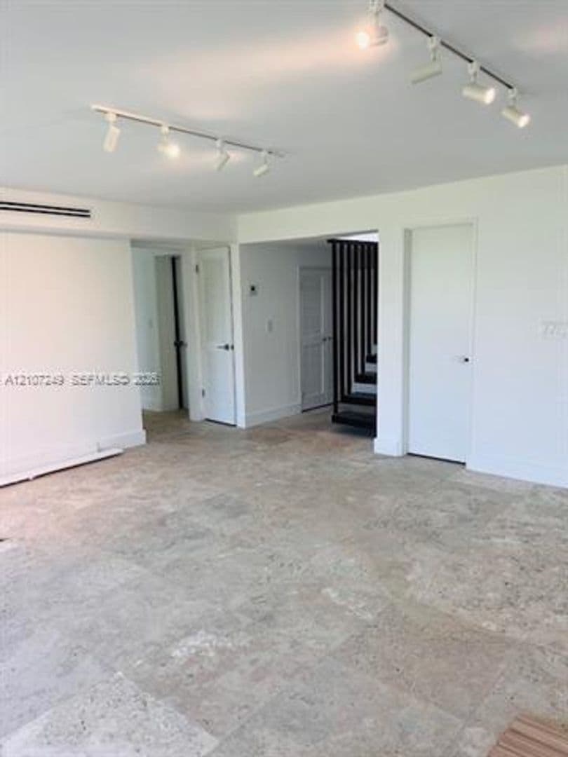 Key Biscayne House: 241 Harbor Dr # 241