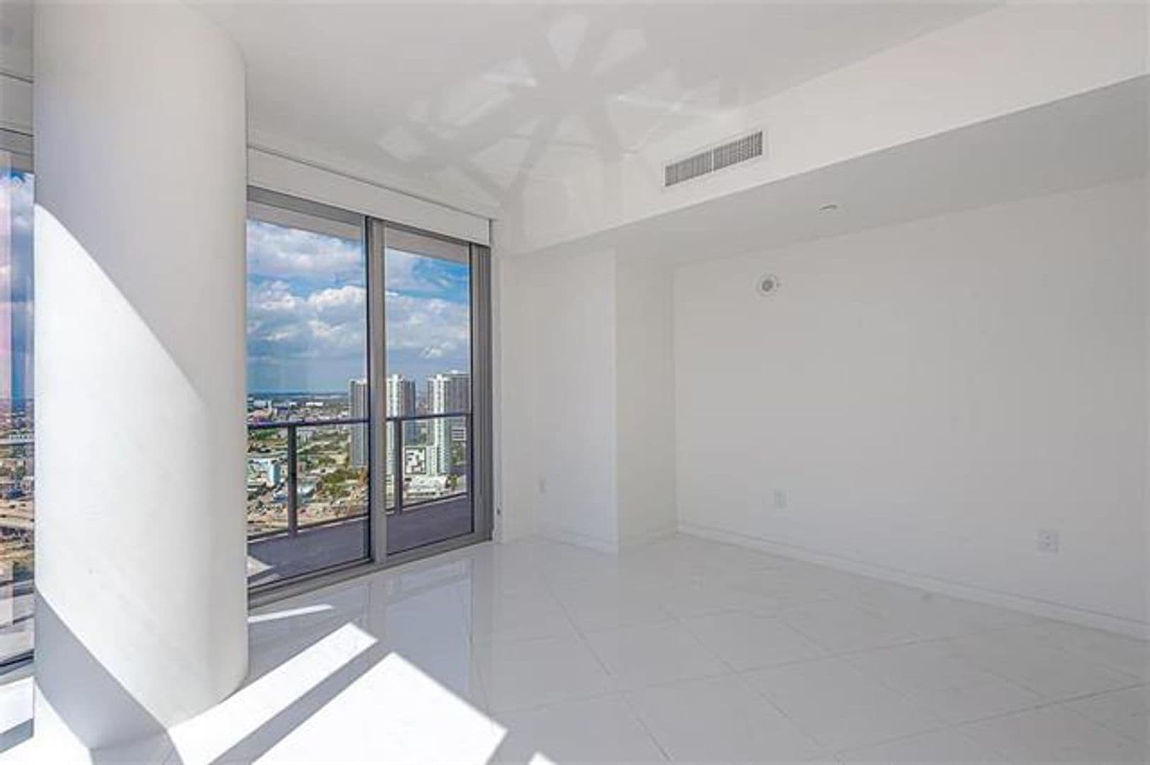 Miami Condo: 851 NE 1st Ave cu-2402