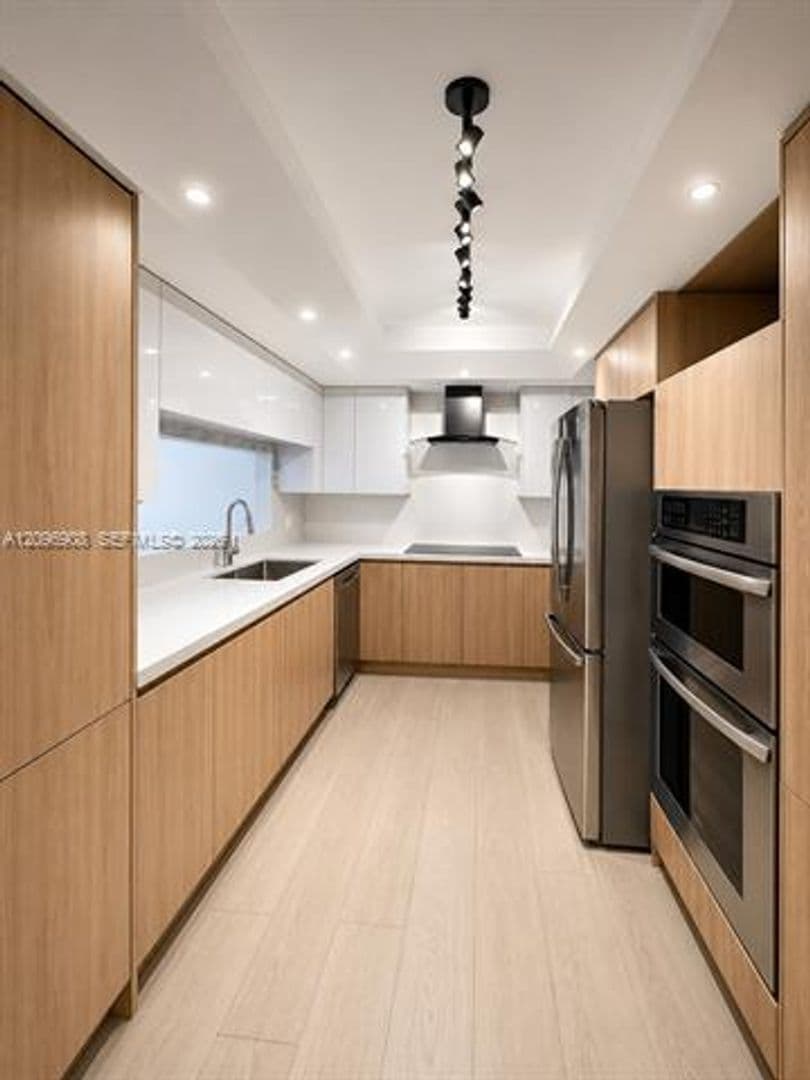 Miami Condo: 520 Brickell Key Dr cu-A1205