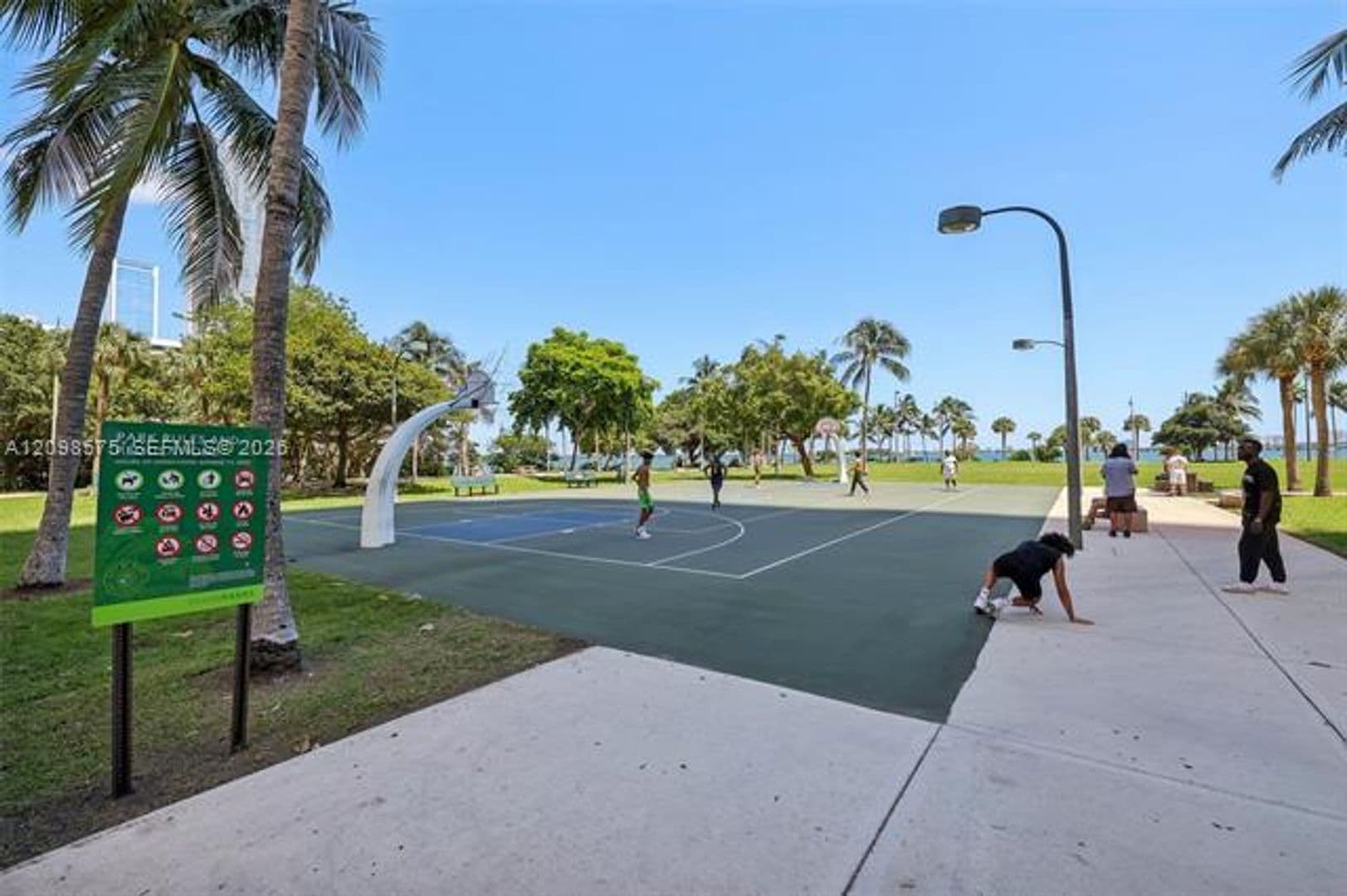 Miami Condo: 2000 N Bayshore Dr cu-1401