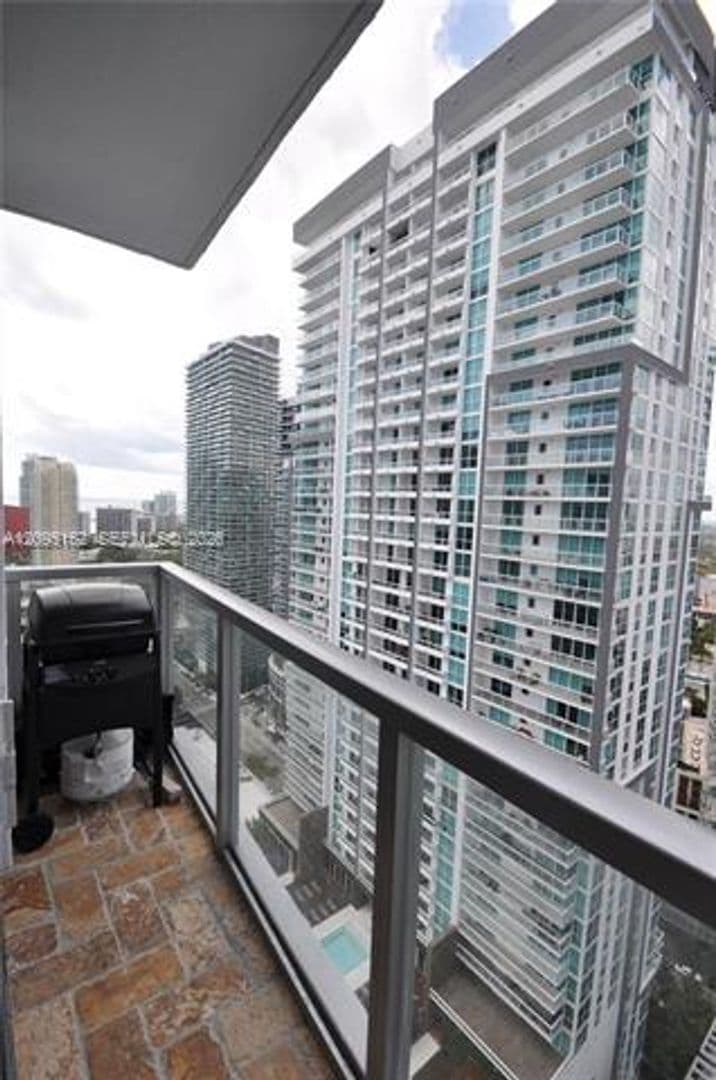 Miami Condo: 1060 Brickell Ave cu-3111