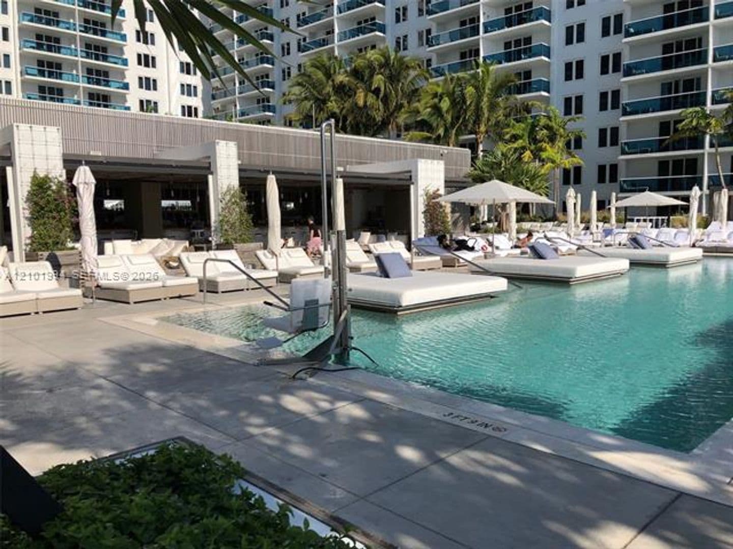Miami Beach Condo: 2301 Collins Av cu-737