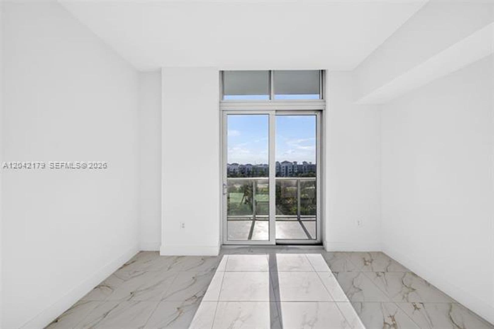 Sunrise Condo: 2000 Metropica Way cu-616
