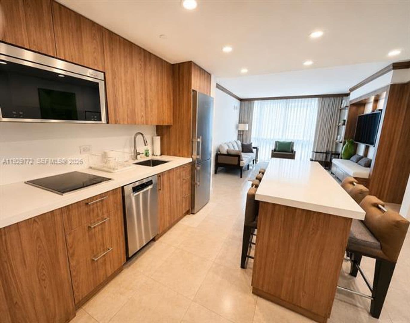 Miami Beach House: 6801 Collins Ave cu-309