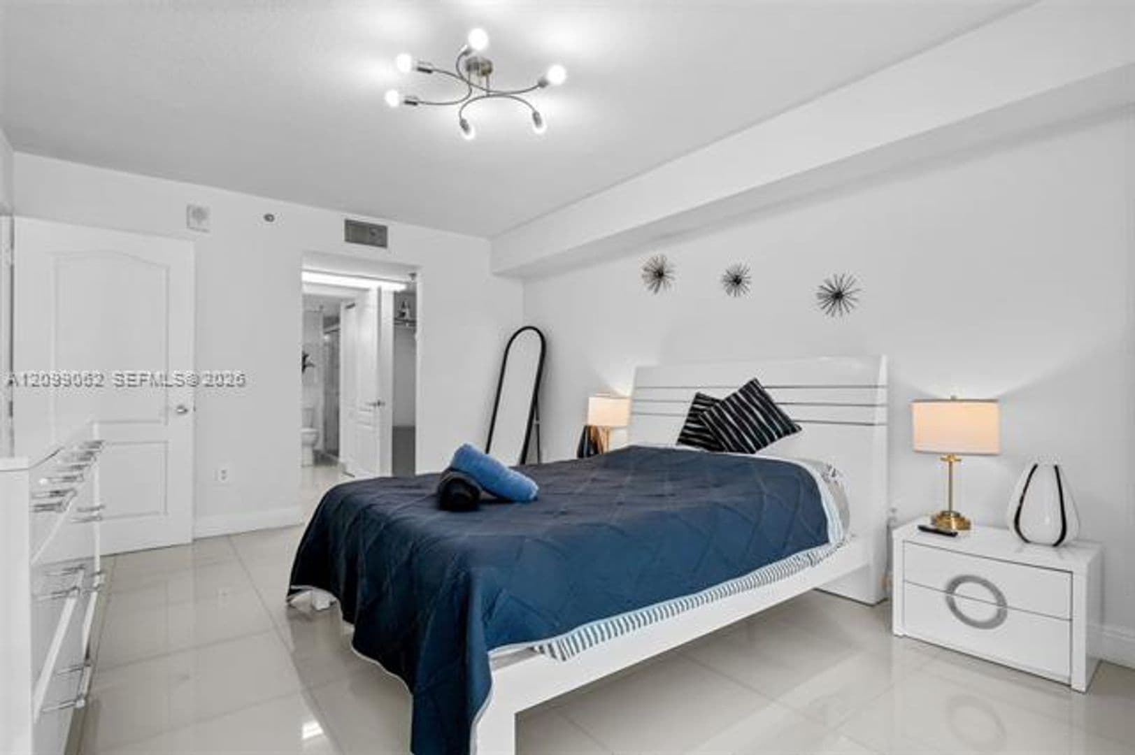 Miami Condo: 1200 Brickell Bay Dr cu-3908