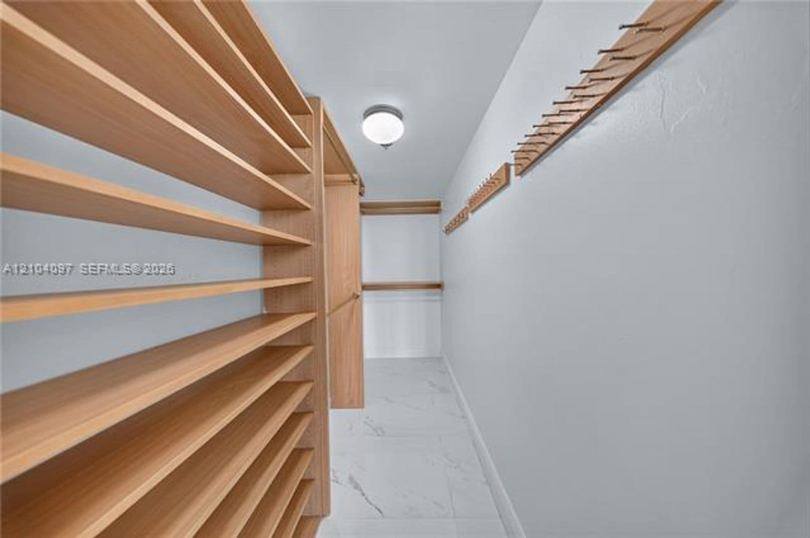 Miami Condo: 540 Brickell Key Dr cu-916
