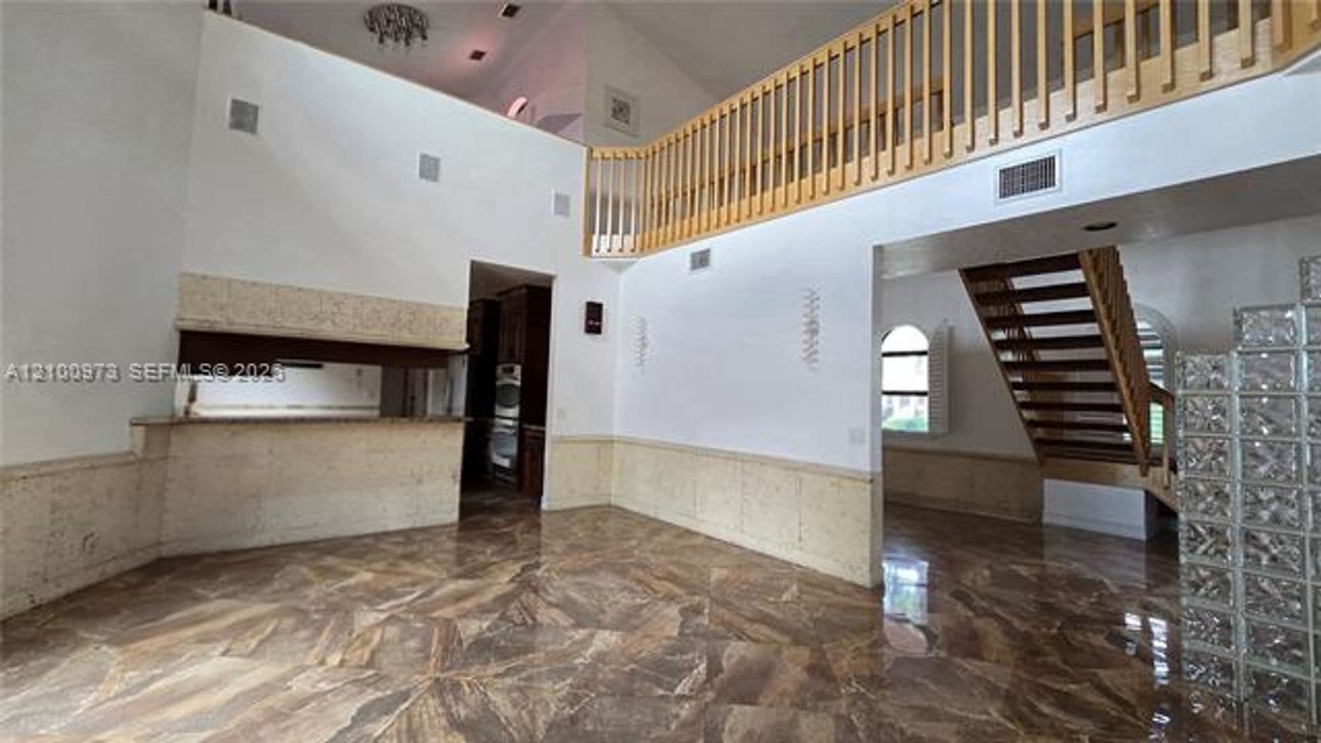 Hollywood House: 741 Tyler St # 741