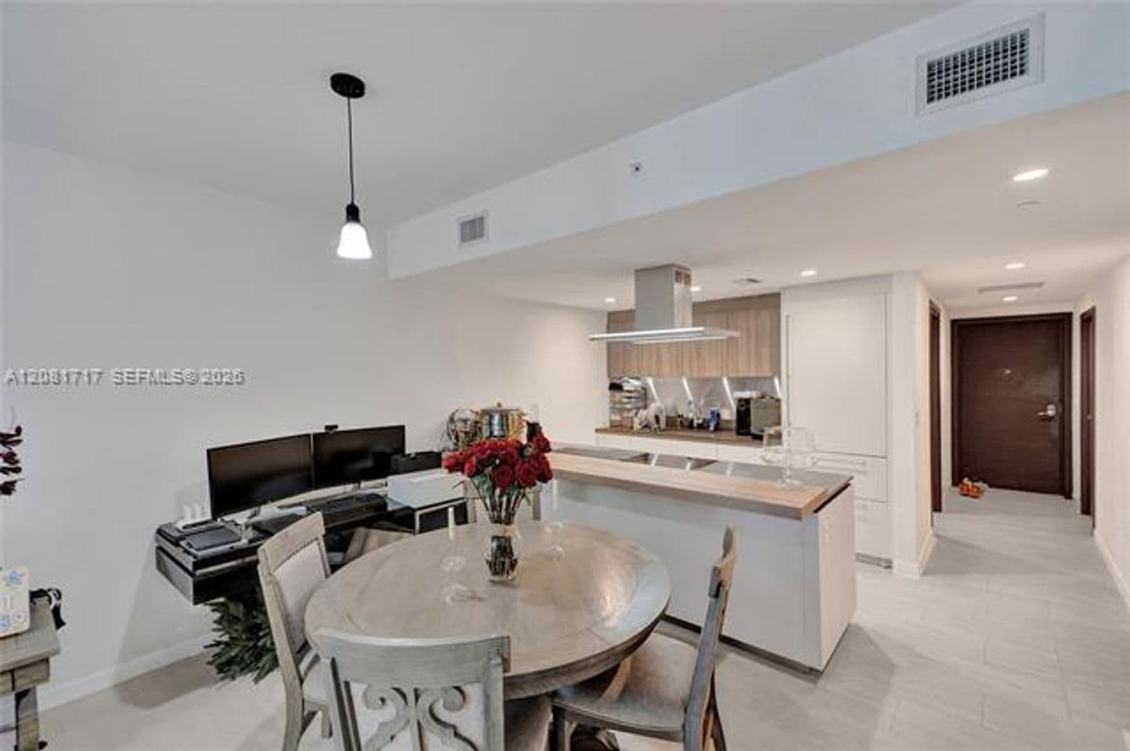 Miami Condo: 1000 Brickell Plz cu-3105