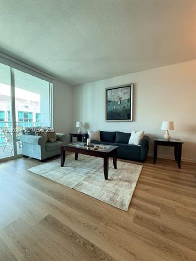 Miami Condo: 1200 Brickell Bay Dr cu-4220