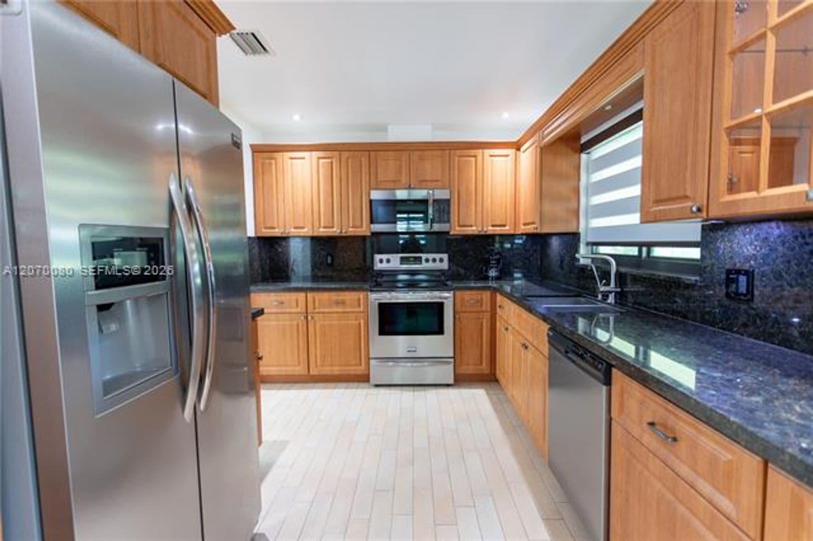 Hollywood House: 4010 Johnson St # 4010