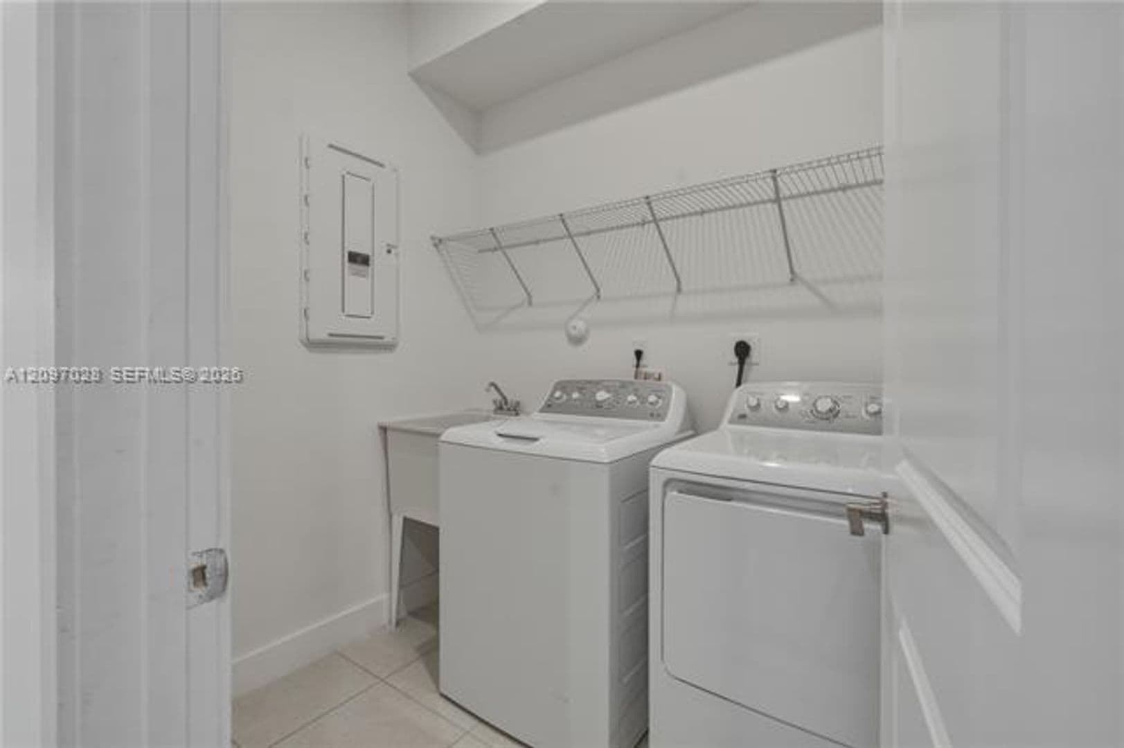 Davie House: 4372 SW 122nd Ter # 4372