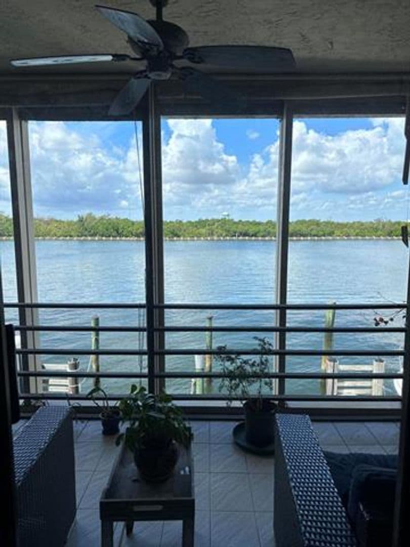 Hollywood Condo: 3200 N Ocean Dr cu-206