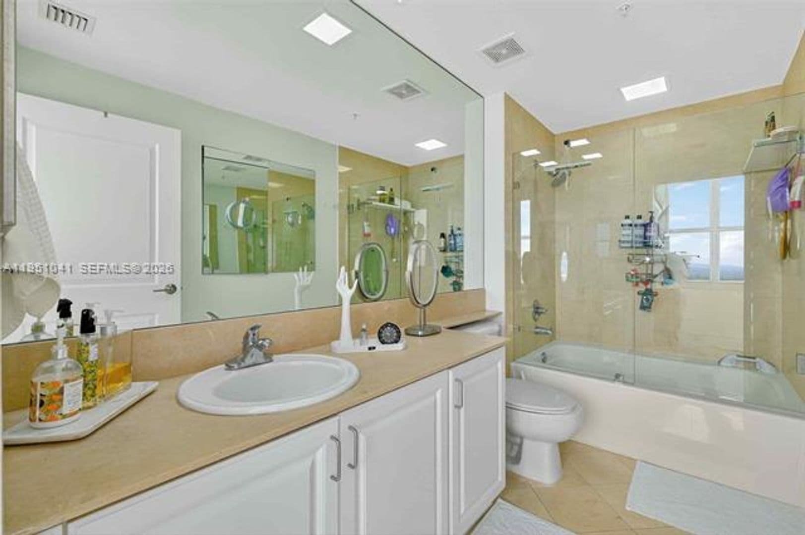 Miami Condo: 1155 Brickell Bay Dr cu-PH210