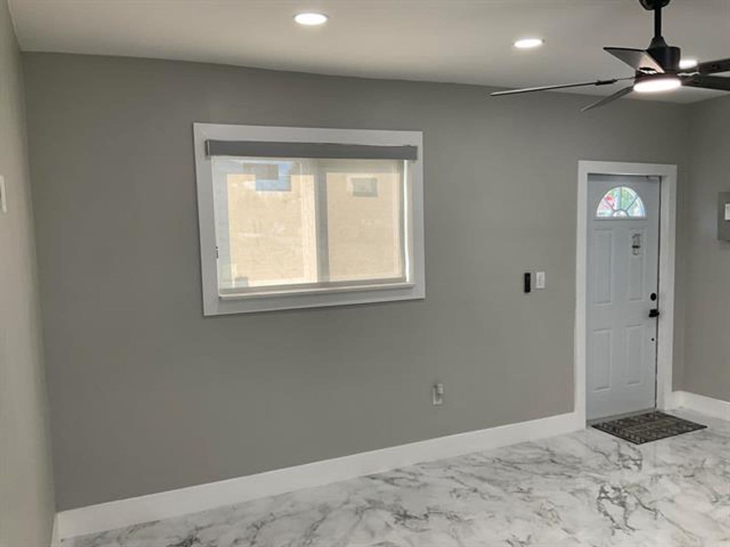 Hollywood House: 5540 Mayo St # 5540