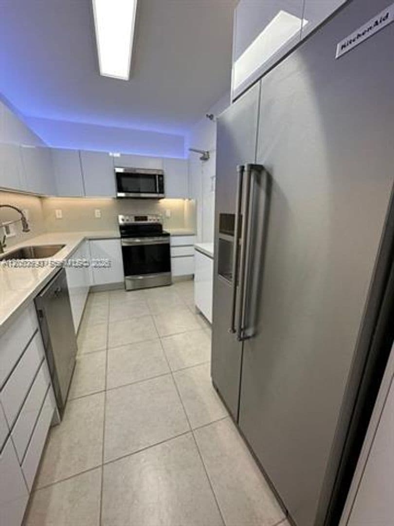 Bal Harbour Condo: 10185 Collins Ave cu-1103