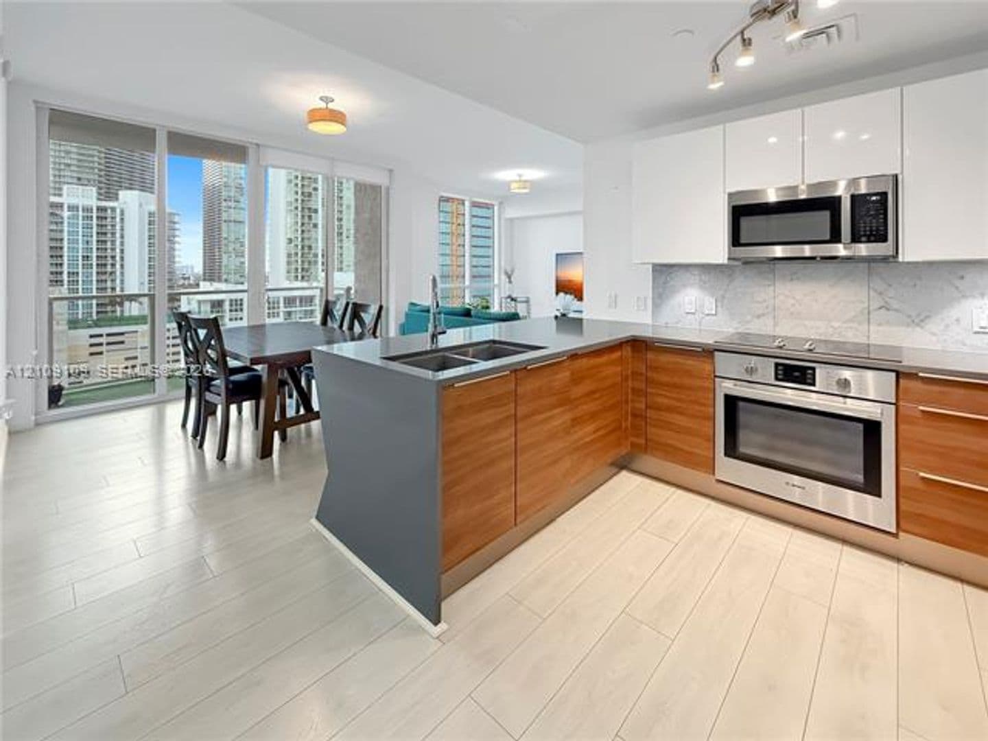 Miami Condo: 601 NE 27th St cu-1403
