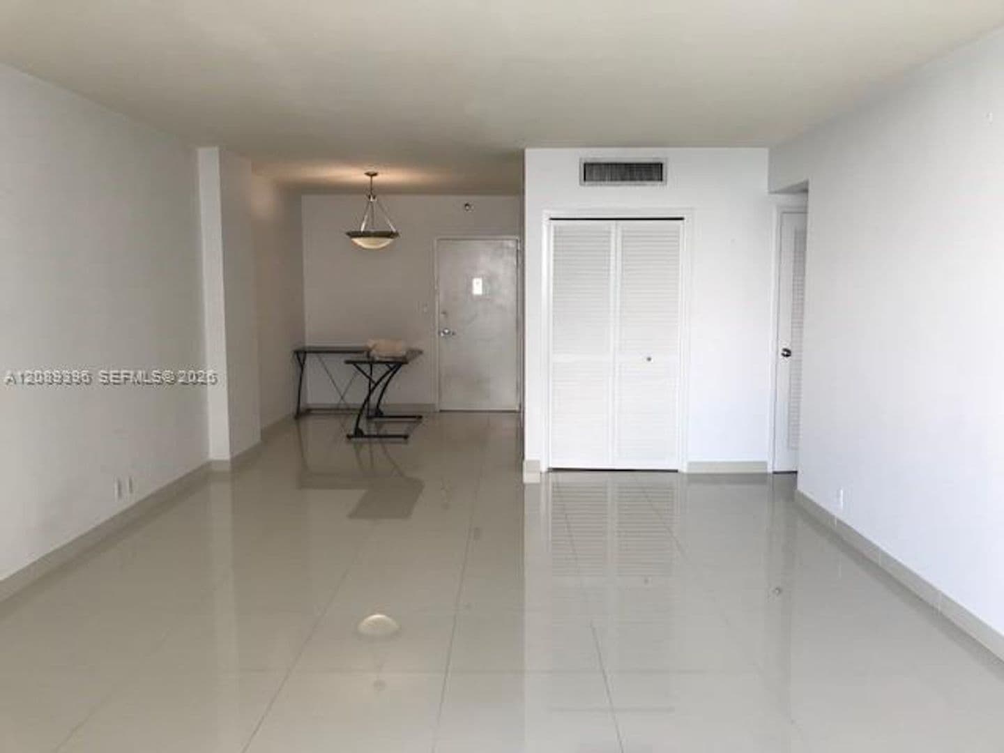 Miami Beach House: 1200 West Ave cu-830