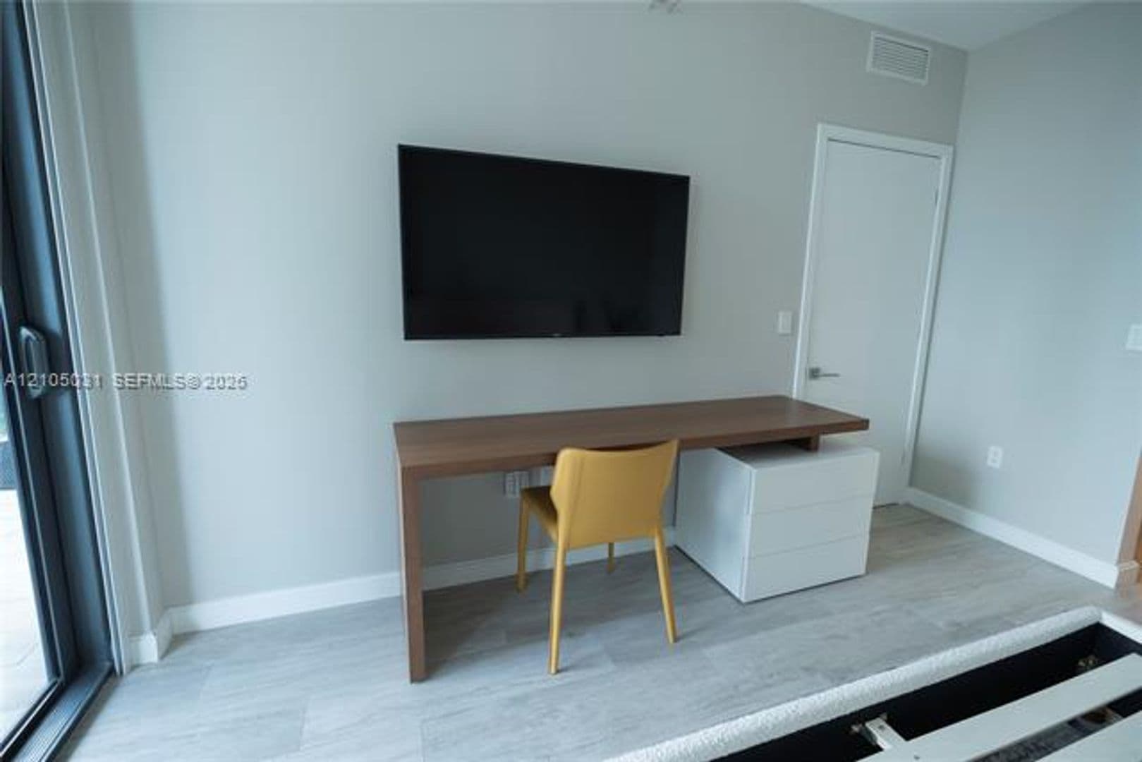 Miami Condo: 45 SW 9th St cu-1705