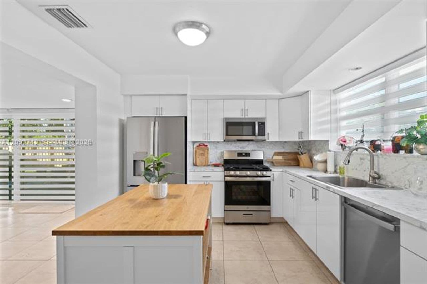 Hollywood House: 2819 Cleveland St # 2819