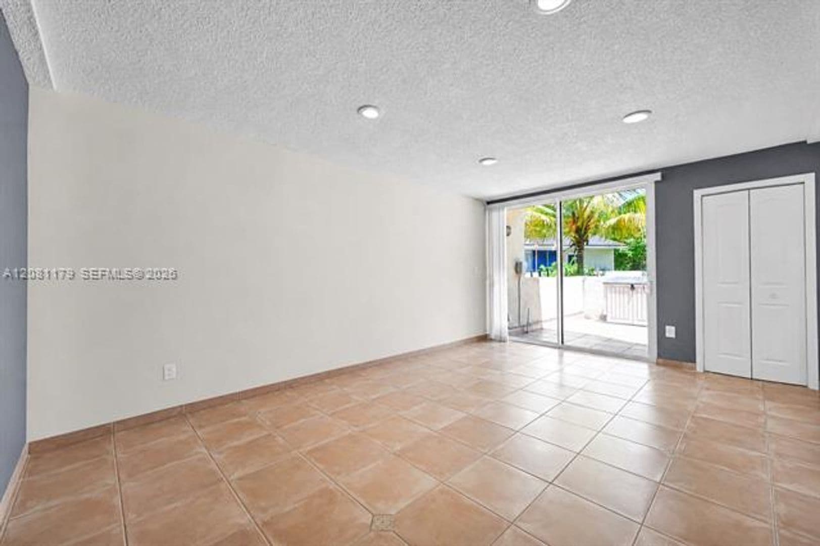 Miami Townhome: 9133 Fontainebleau Blvd th 5