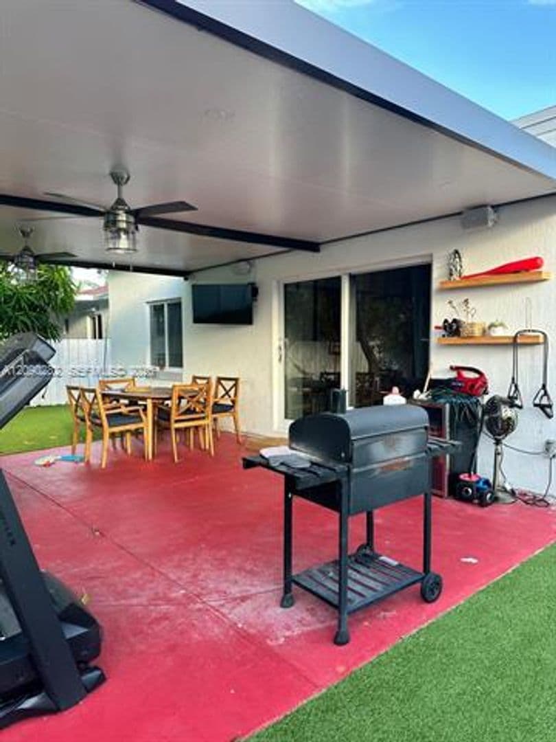 Hallandale Beach House: 216 NW 9th St # 216