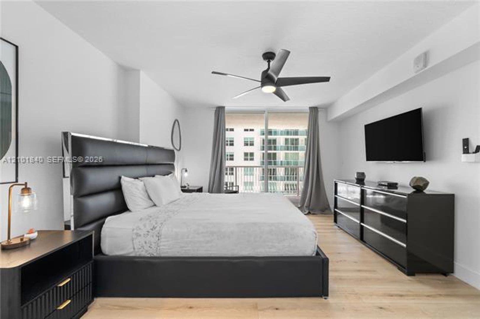 Miami Condo: 1200 Brickell Bay Dr cu-1907