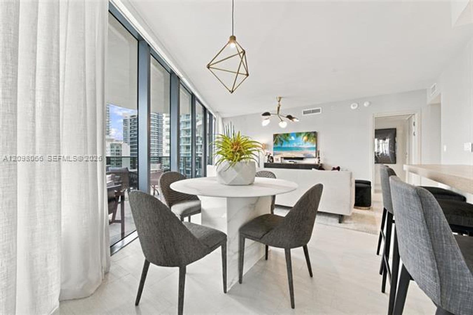 Miami Condo: 1000 Brickell Plz cu-3401