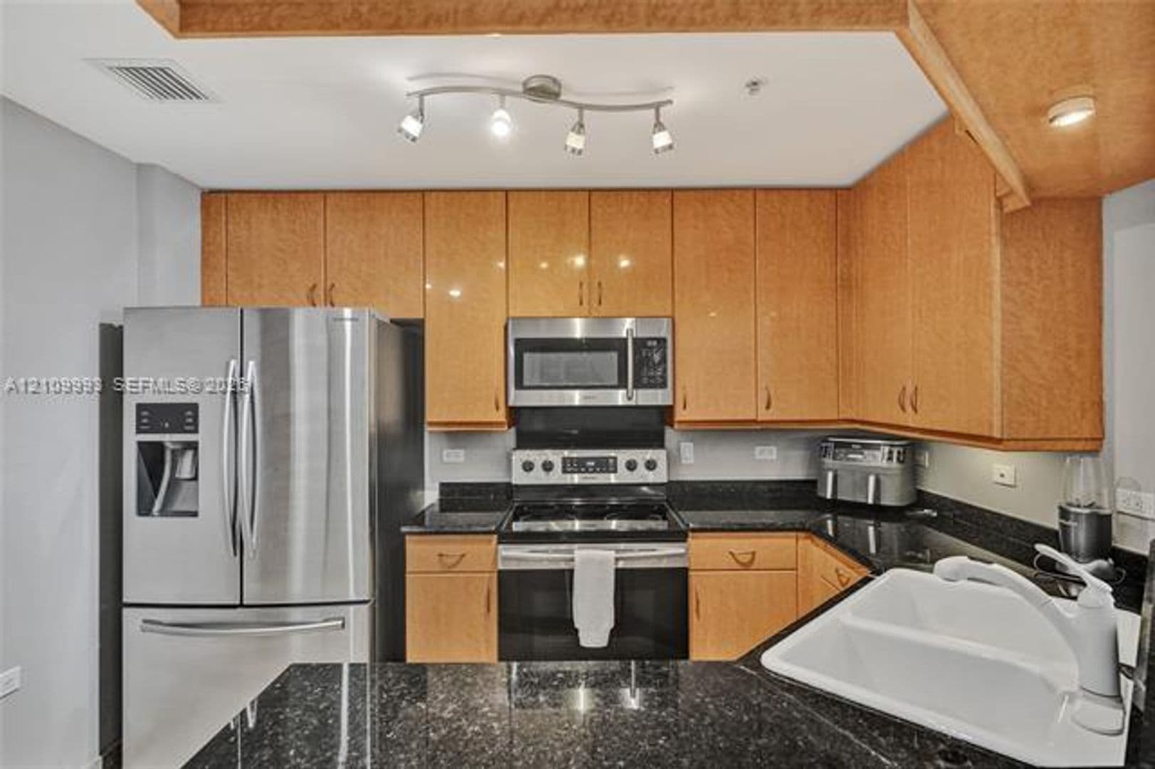 Miami Condo: 801 Brickell Key Blvd cu-808