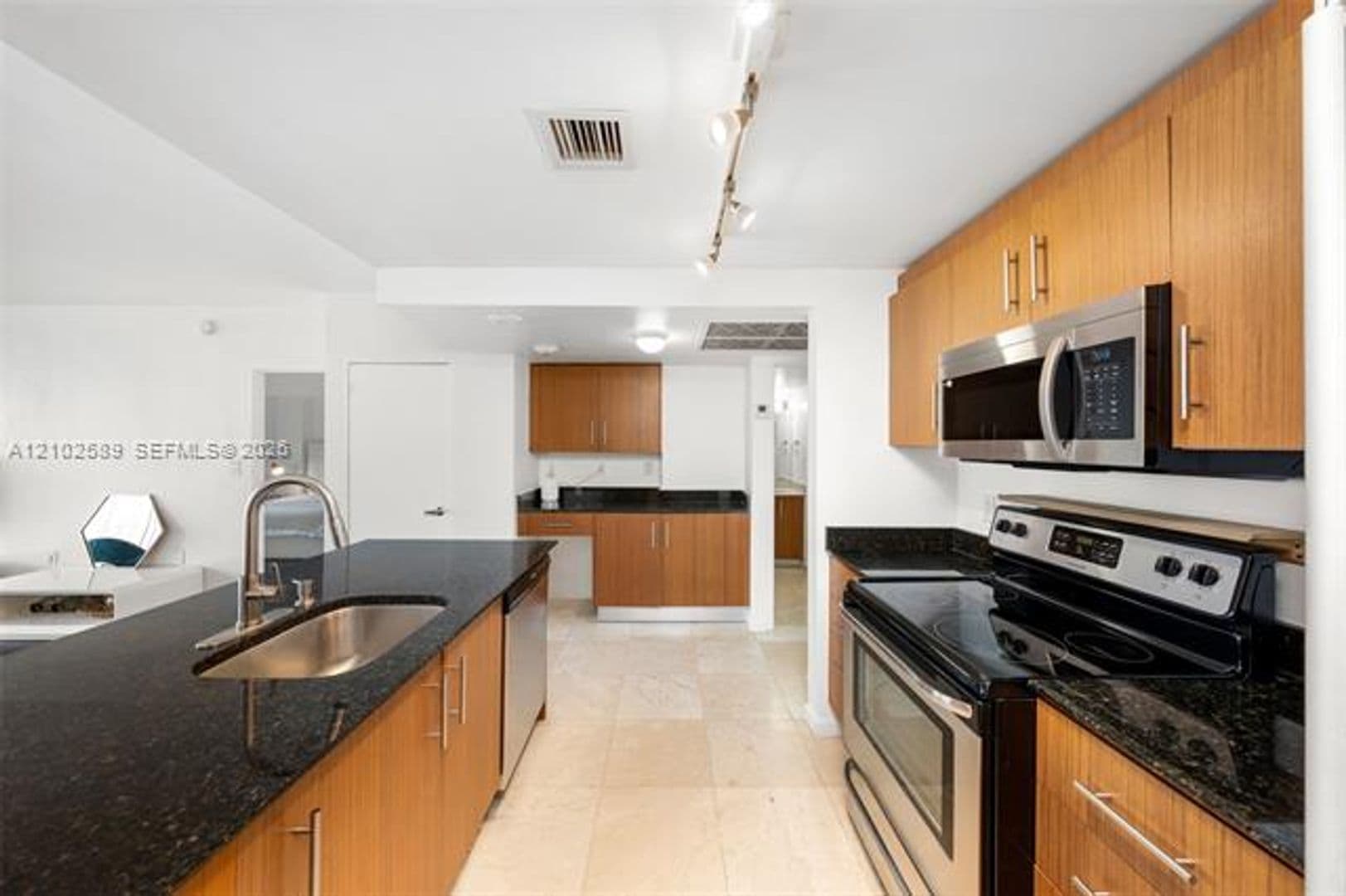 Bal Harbour Condo: 10275 Collins Ave cu-327