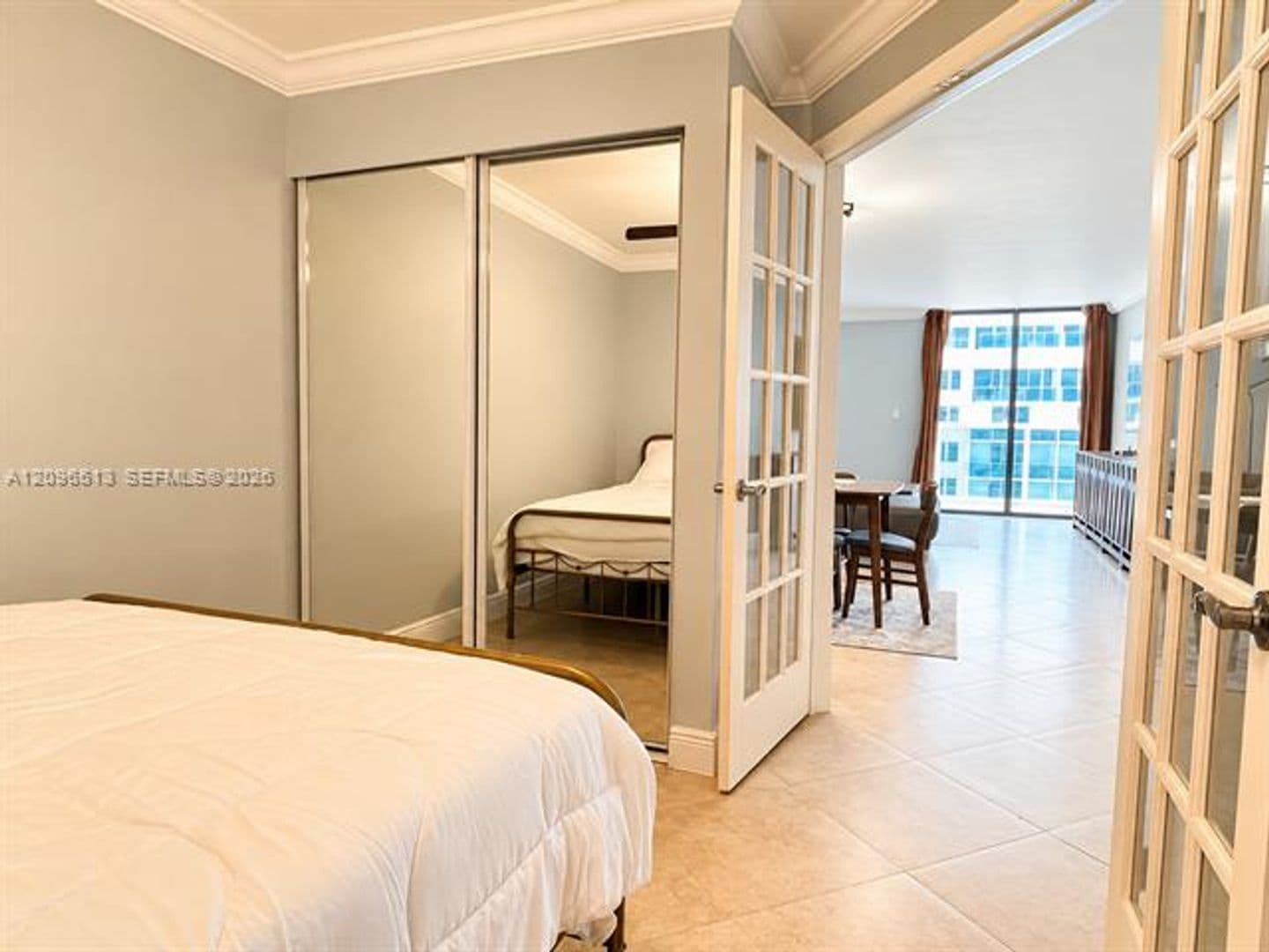 Miami Beach Condo: 2401 Collins Ave cu-1807