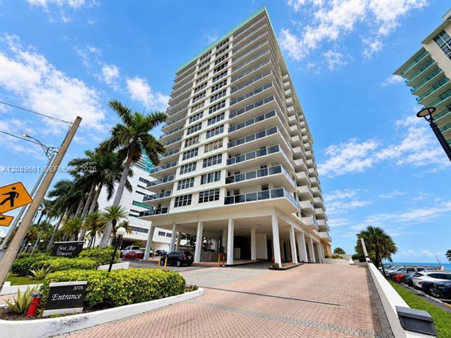 Hollywood Condo: 3725 S Ocean Dr cu-1404