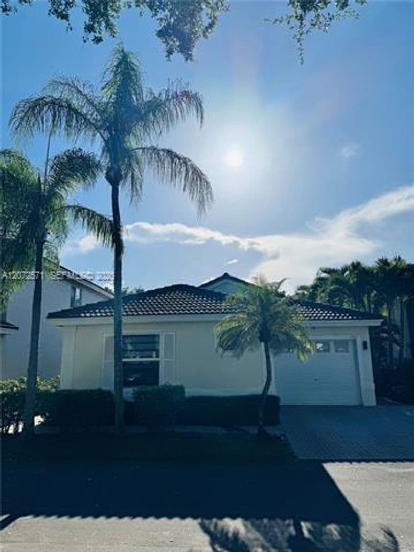 Hollywood House: 1480 Sweetbay Way # 1480
